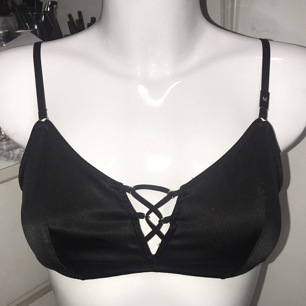 🎉 NWT *VICTORIA'S SECRET* Black Bra Size M 🎉